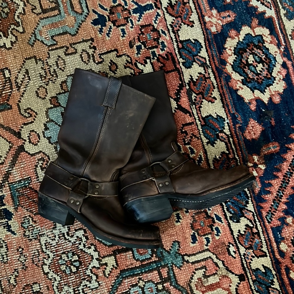 Frye & CO. Tall Leather Harness Moto Boot. Oiled leather. Brown. Size 8.5